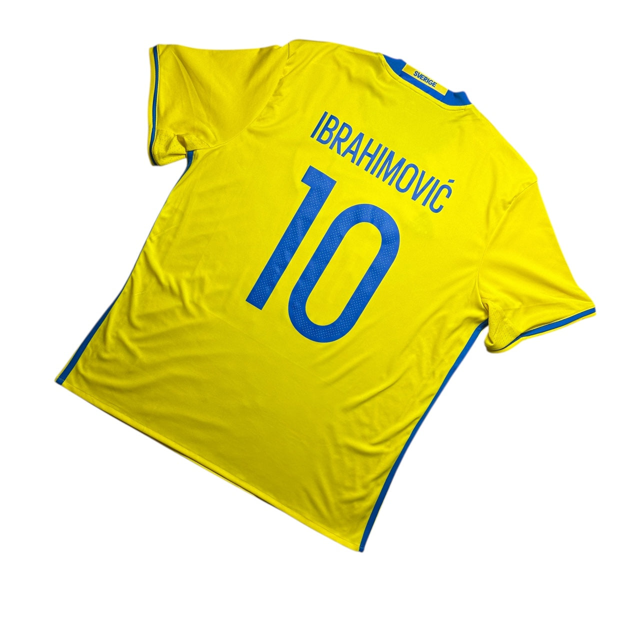 Sweden Football Shirt 2016/2017 Home Ibrahimovic 10 (XL)