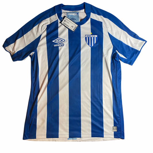 This shirt is from the season when Avai finished mid table in the Brasliero B. Avai have historically had players such as Maicon, Juninho and Marquinhos. The team have been a stalwart in Brazilian football and have grown over a number of years. The jersey is also impressive.