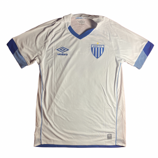 This shirt is from the season when Avai finished mid table in the Brasliero B. Avai have historically had players such as Maicon, Juninho and Marquinhos. The team have been a stalwart in Brazilian football and have grown over a number of years. The jersey is also impressive.