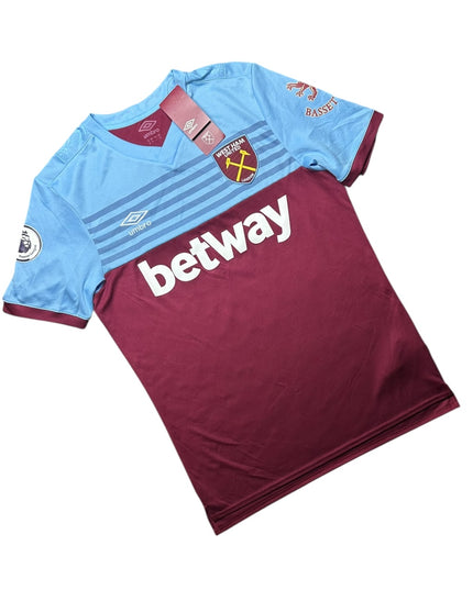 West Ham Football Shirt Home 2019/2020 Wilshere 19 BNWT Signed (M)