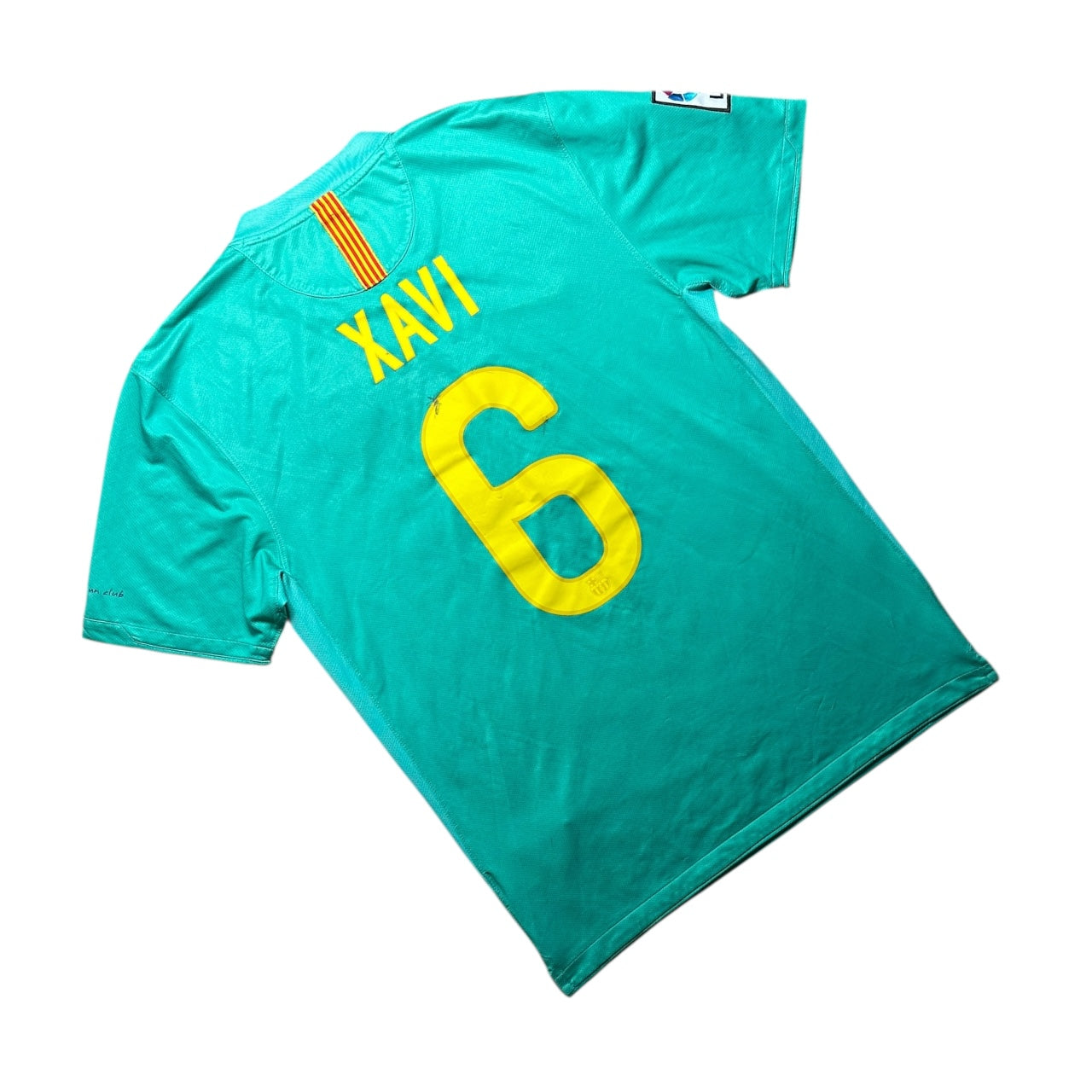 Barcelona Football Shirt 2010/2011 Away Xavi 6 (M)