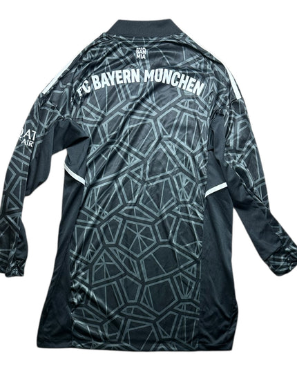 Bayern Munich Football Shirt 2022/2023 Goalkeeping (M)
