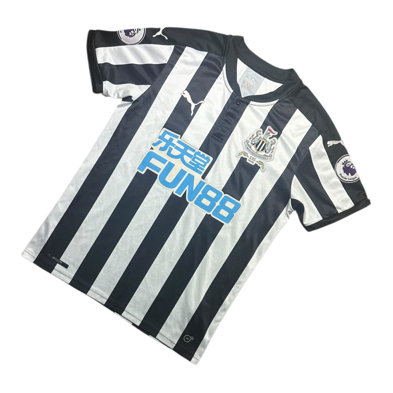 Newcastle Football Shirt 2017/2018 Home Merino 23 (M)