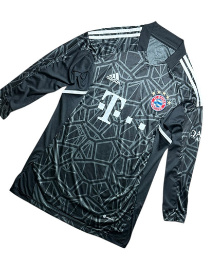 Bayern Munich Football Shirt 2022/2023 Goalkeeping (M)