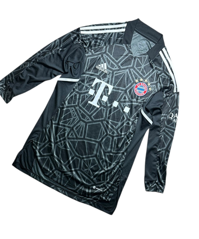 Bayern Munich Football Shirt 2022/2023 Goalkeeping (M)
