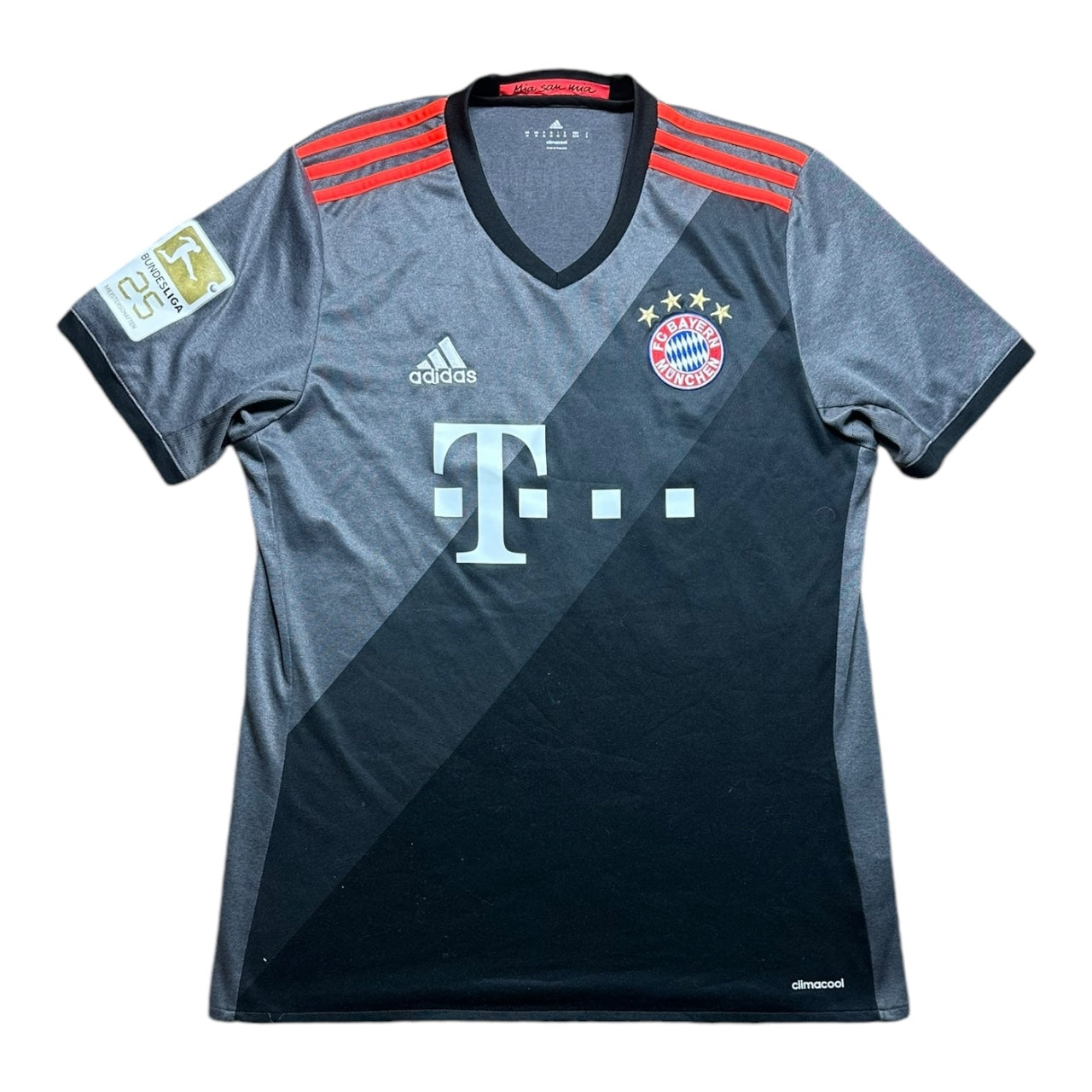 Bayern Munich Football Shirt 2016/2017 Away Alaba 27 (M)