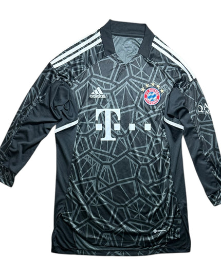 Bayern Munich Football Shirt 2022/2023 Goalkeeping (M)