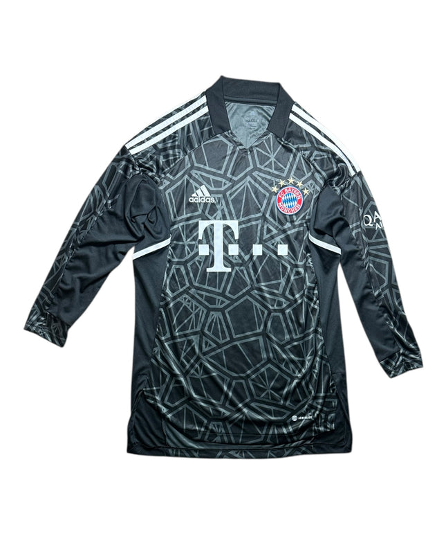 Bayern Munich Football Shirt 2022/2023 Goalkeeping (M)