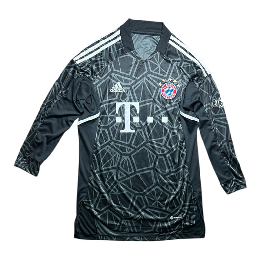 Bayern Munich Football Shirt 2022/2023 Goalkeeping (M)
