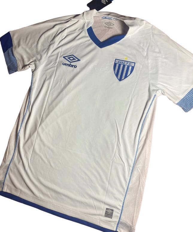 This shirt is from the season when Avai finished mid table in the Brasliero B. Avai have historically had players such as Maicon, Juninho and Marquinhos. The team have been a stalwart in Brazilian football and have grown over a number of years. The jersey is also impressive.