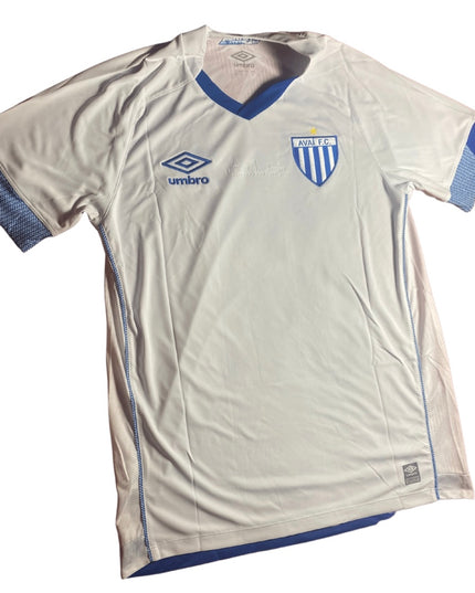 This shirt is from the season when Avai finished mid table in the Brasliero B. Avai have historically had players such as Maicon, Juninho and Marquinhos. The team have been a stalwart in Brazilian football and have grown over a number of years. The jersey is also impressive.