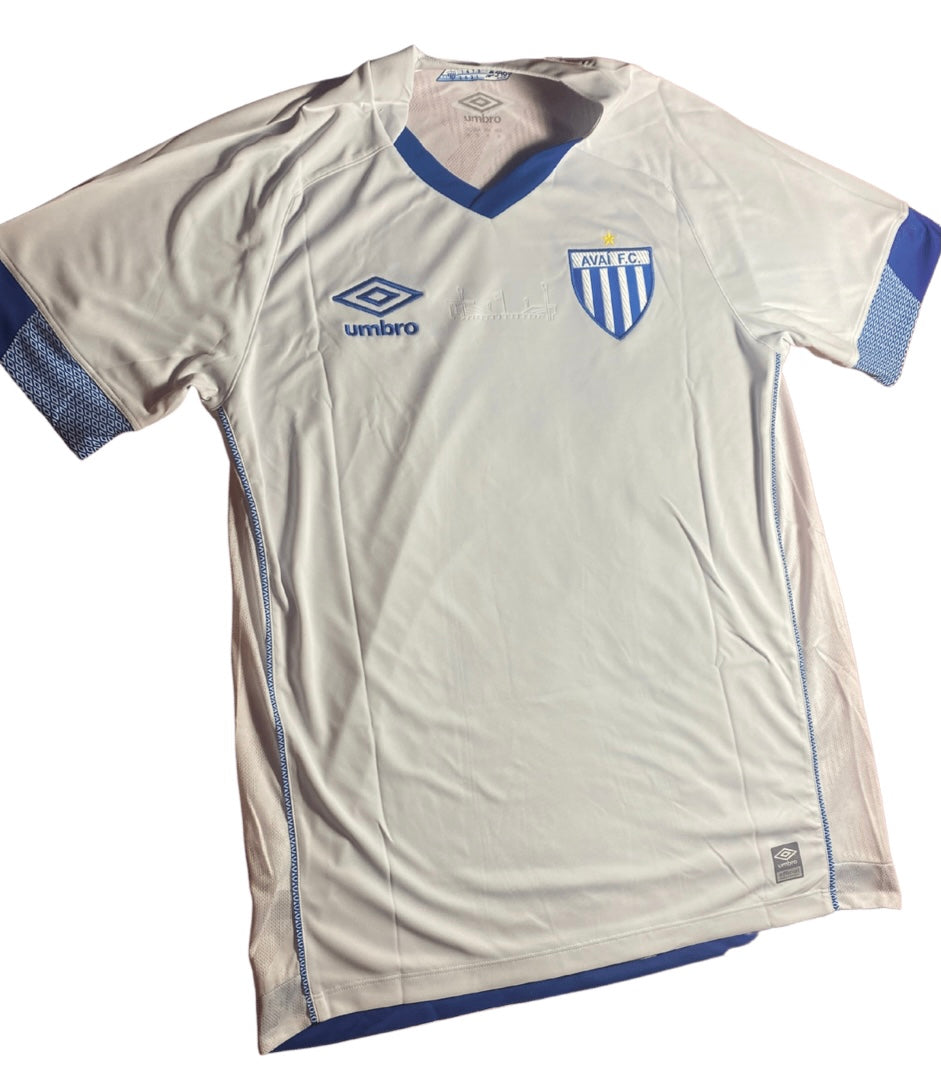 This shirt is from the season when Avai finished mid table in the Brasliero B. Avai have historically had players such as Maicon, Juninho and Marquinhos. The team have been a stalwart in Brazilian football and have grown over a number of years. The jersey is also impressive.