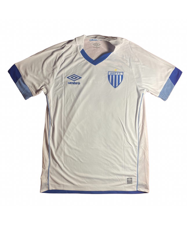 This shirt is from the season when Avai finished mid table in the Brasliero B. Avai have historically had players such as Maicon, Juninho and Marquinhos. The team have been a stalwart in Brazilian football and have grown over a number of years. The jersey is also impressive.